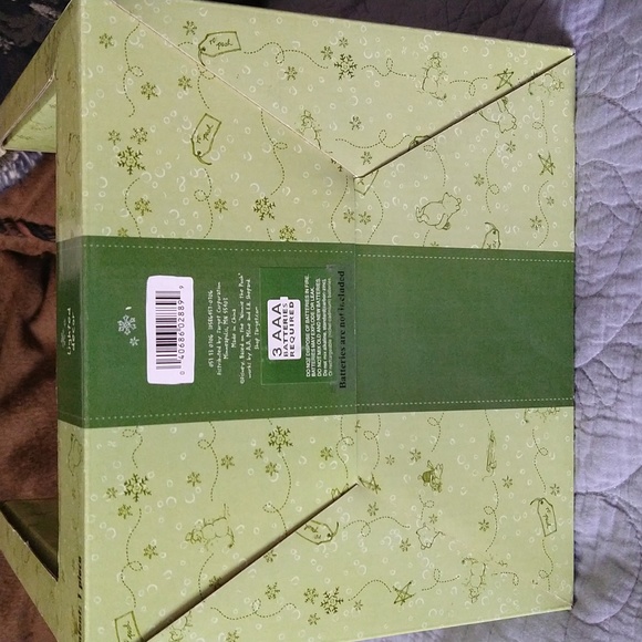 Classic Winnie the Pooh Holiday light up decor - Picture 7 of 8